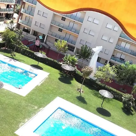 Bright Apartment With Swimming Pool Near The Beach