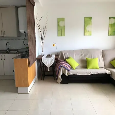 Bright Apartment With Swimming Pool Near The Beach