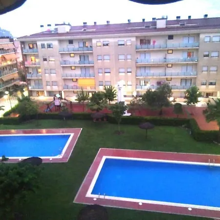 Bright Apartment With Swimming Pool Near The Beach *